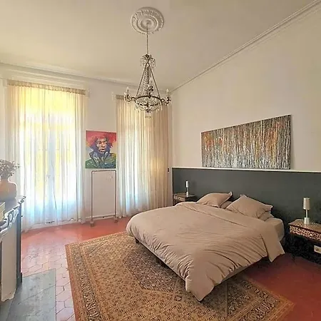 D'hotes Hyper Hotel